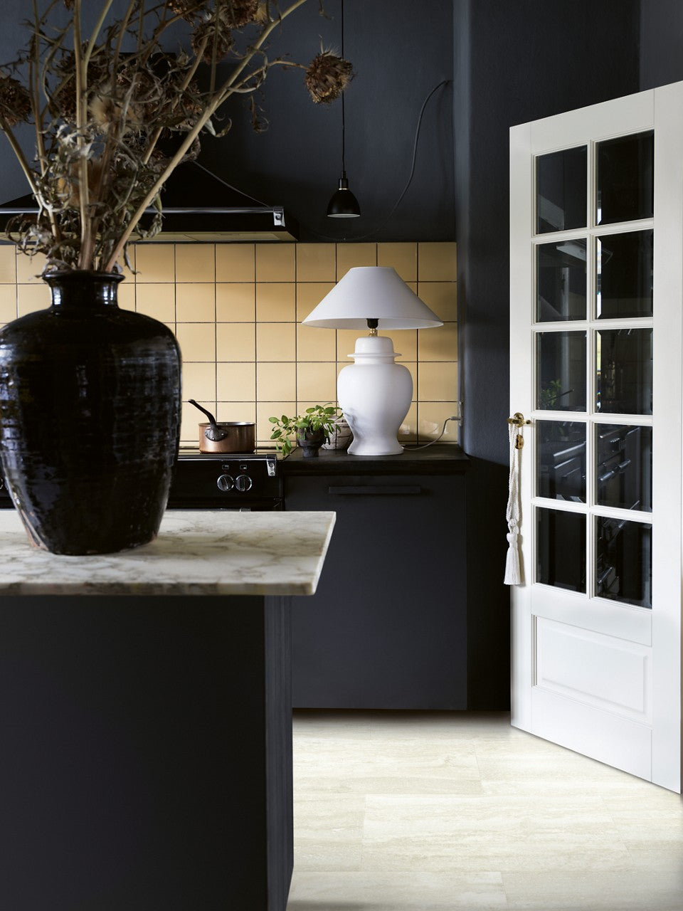 PAVIMENTO IN VINILE AC4 PERGO ISEFJORD PAD TRAVERTINO AVORIO V4422-49238